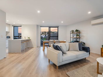 Prime Location Opposite Bonair Park