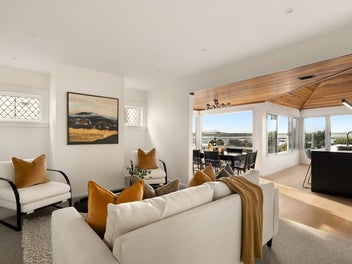 Elevated Harbourside Lifestyle