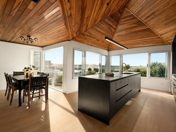 Elevated Harbourside Lifestyle