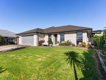 Modern, Low Maintenance with Scenic Outlook