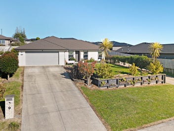 Modern, Low Maintenance with Scenic Outlook