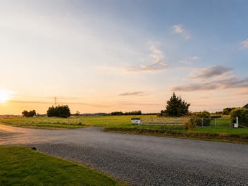 Build Your Lifestyle Dream Close to Town
