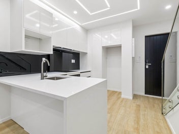 Modern 2-Bedroom Townhouse in a Prime Location.