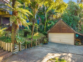 Elevated Titirangi Living