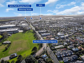 Massive 858sqm Freehold Corner Site