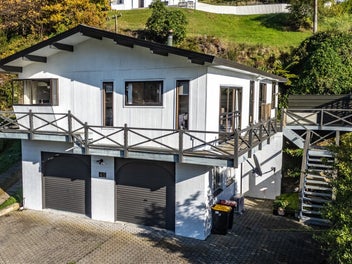 Elevated Harbour Views, Spacious & Potential