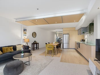 Northfacing Sunny CBD apartment at a great price!
