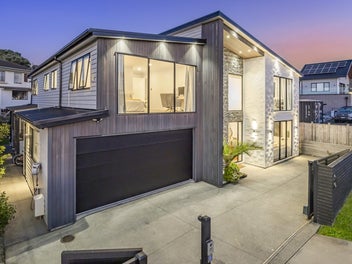 Luxury Almost New Residence | Prestigious Pinehill