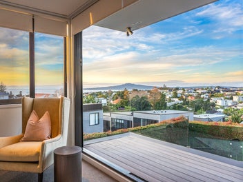 Elevated luxury with harbour views & privacy