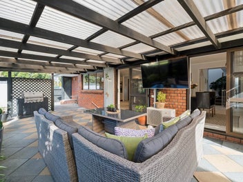 Welcome to Your Dream Poolside Oasis!