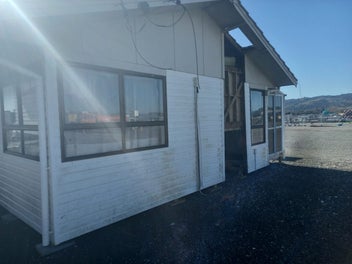 SINGLE PIECE 100SQM 3 BEDROOM RESITED & PILED