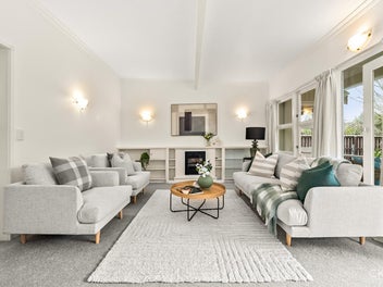 EASY LIVING IN THE HEART OF WOBURN