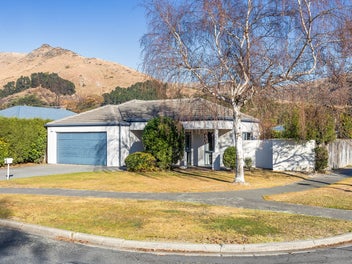 Family Living in the Heart of Heathcote Valley