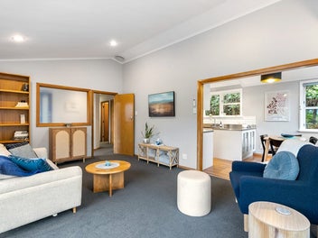 Mid Century Style. Sunny Ngaio Living