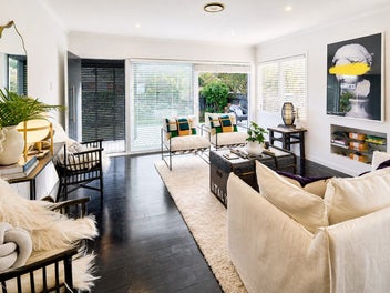 SINGLE LEVEL TOUCH OF CLASS - RV $760,000