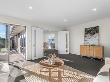A Smart Start in Oxford Estate!