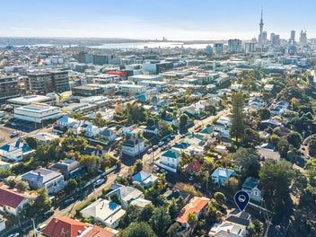 Exceptional Grey Lynn entry