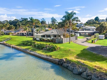 Beachfront - Ngunguru Estuary