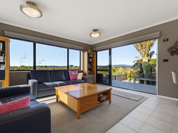 Private Harbour Retreat with Dual Living Appeal
