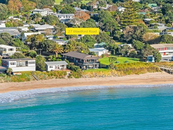 Beach Front - Matapouri Bay!