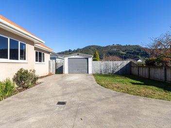 Charming 1940s Cottage in Fairy Springs Awaits You