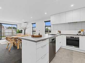 Modern, Easy-Care Living Near Taranaki Base...