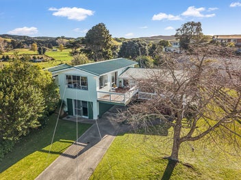 Freehold Coastal Living Kawhia Room to Spread Out