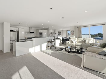 THIS APARTMENT SAID “BUY ME!” – SO HE DID