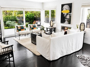 SINGLE LEVEL TOUCH OF CLASS - RV $760,000