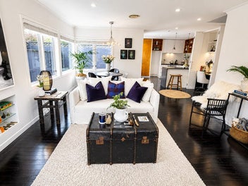 SINGLE LEVEL TOUCH OF CLASS - RV $760,000