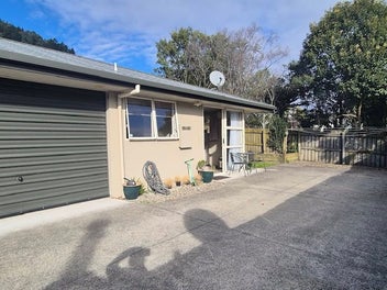 Private, Sunny and Peaceful Near CBD and Hospital