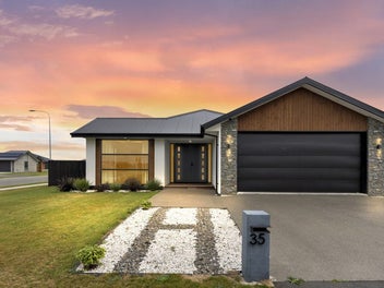 Modern Elegance on a Generous Family Section