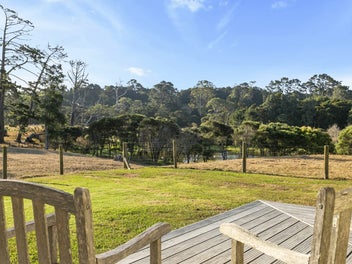 Premier Waimauku setting with easy access to SH16