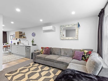 Modern, Easy Living with Parkside Appeal!