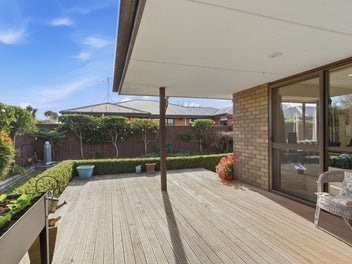 Private, Sunny, and Superbly Located!