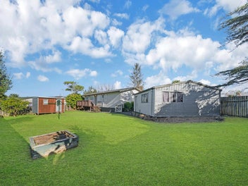 Spacious & Original; Do up on 827m2