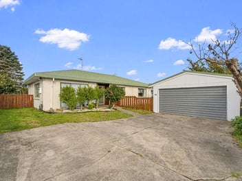 Paraparaumu Living with Everything in Reach