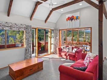Alpine living with mountain outlooks