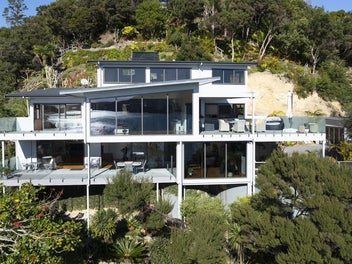 Elevated Above the Marina 480m² Luxury Residence