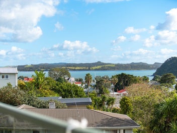 Charming coastal comfort