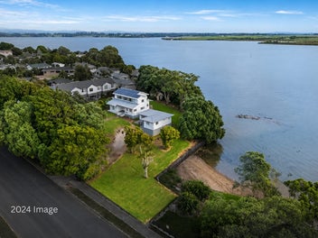 Waterfront Living: Space, Flexibility, Opportunity