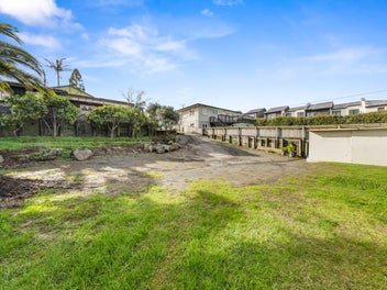 Unlock Royal Value | Huge Land & Potential!