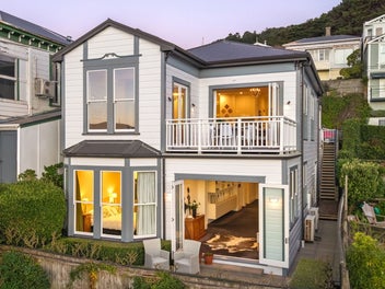 A MOUNT VICTORIA MASTERPIECE