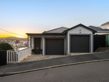 A MOUNT VICTORIA MASTERPIECE