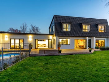 Supersized family living, all offers invited