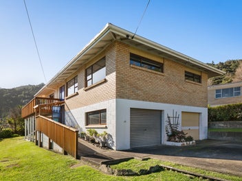 Coastal Charm with Room to Dream