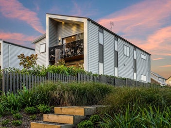 Motivated vendors – Sun, Space & Redwood Views