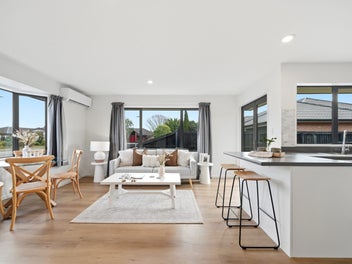 Modern, Sunny & Spacious!