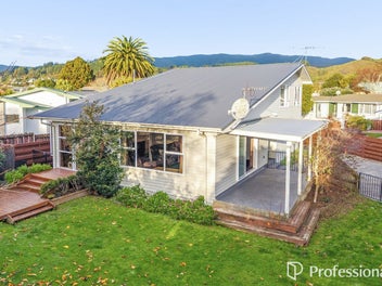 FOUR BED, SPACIOUS & CUL-DE-SAC LOCATION!