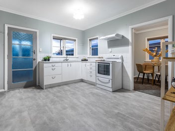 Fresh, Easy Living Close to Town